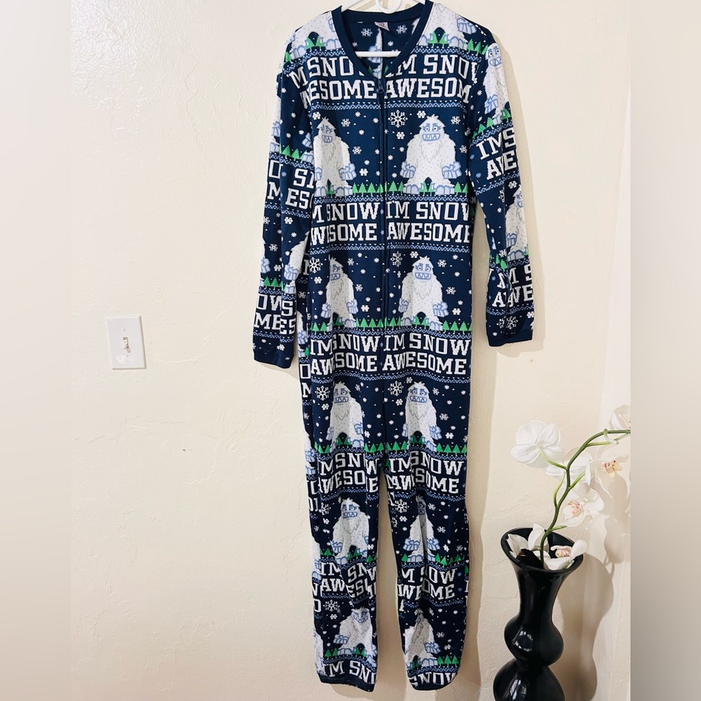 I’m Snow Awesome Blue Yeti Print Onesie Pajamas Medium